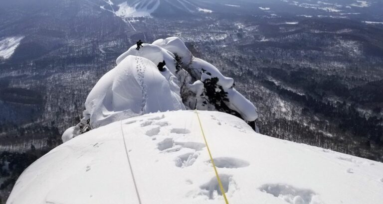 雪上における支点構築～懸垂下降支点の検証～